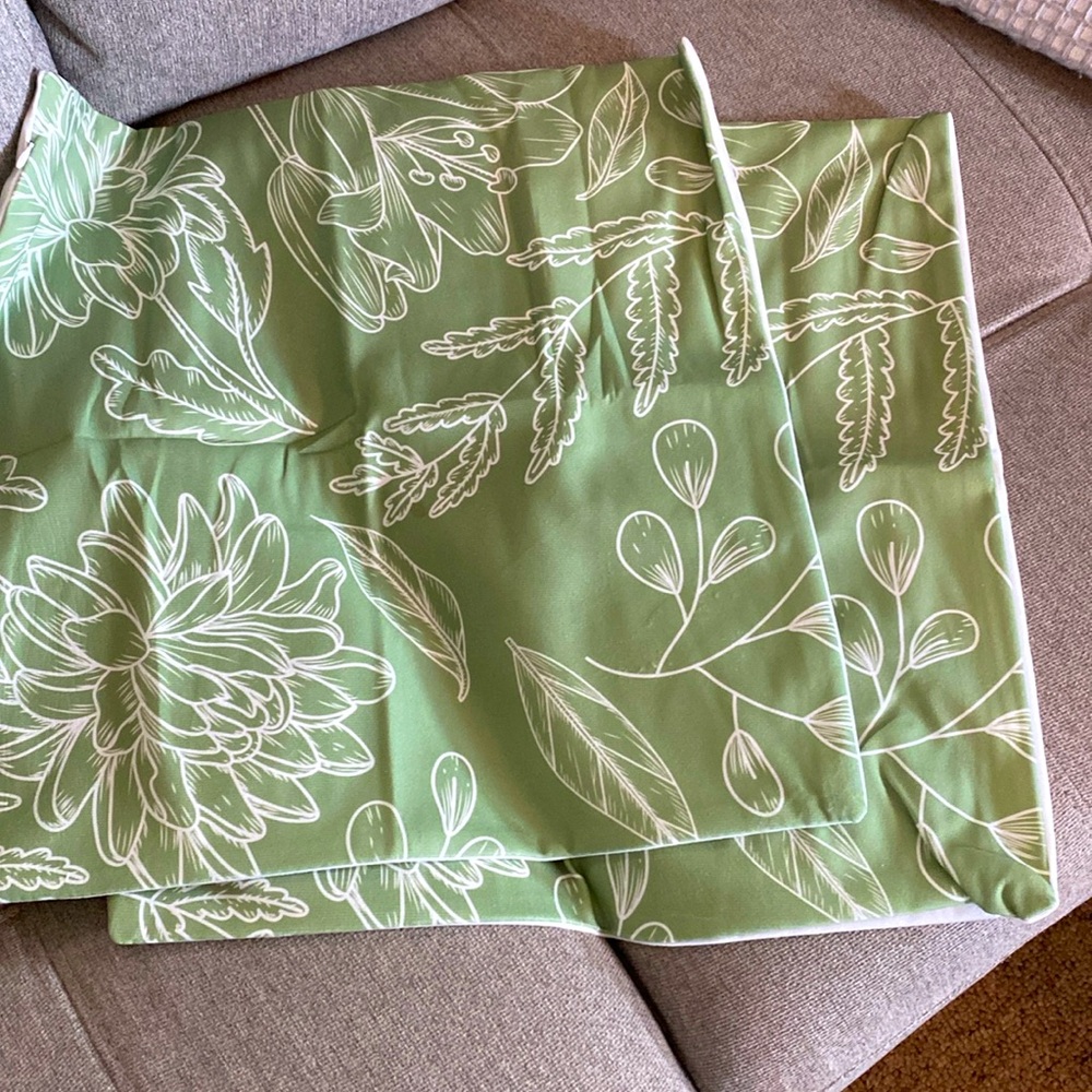 NWOT Green Floral 18x18 throw pillow cases.